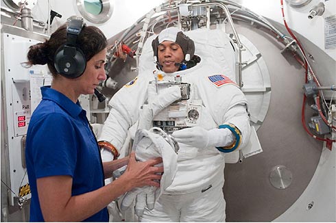 Astronautas Alvin Drew e Nicole Stott