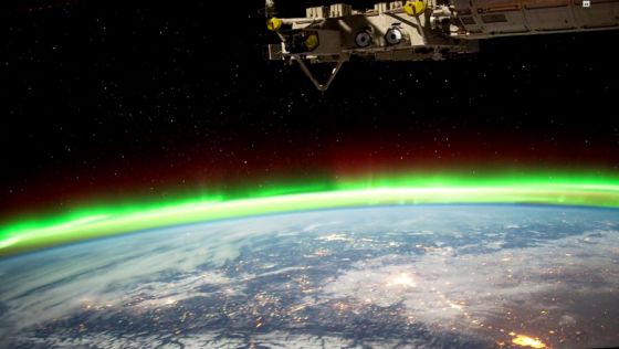 Time lapse da Terra vista do espaco - Auroras