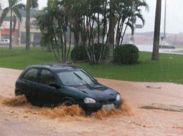 Chuva causa transtornos em Ji-Paraná