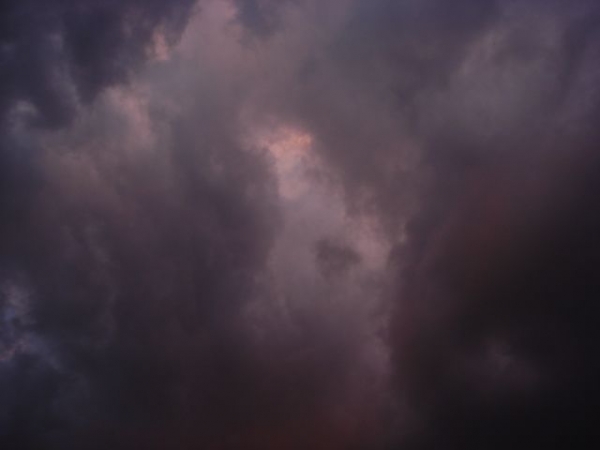 Nuvens de Chuva em Alto Paraná. Tempo carregado de Chuva - Alto Paraná - PR