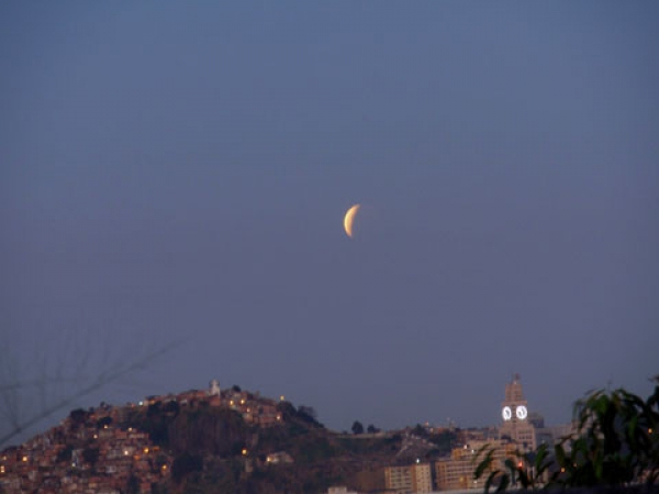 Eclipse sobre o Relógio da Central do Brasil