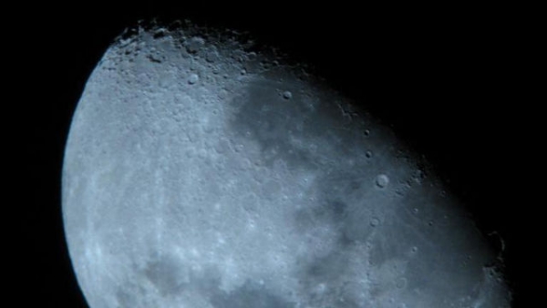 Lua com telescpio artesanal
