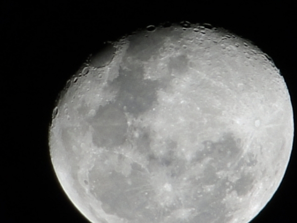 Lua cheia e sua crateras