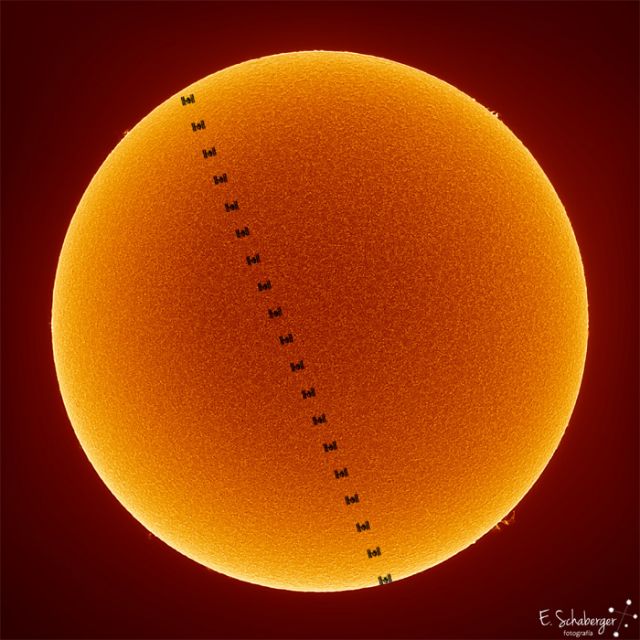 Estao Espacial cruzando a frente do disco solar. Crdito:  Eduardo Schaberger Poupeau.