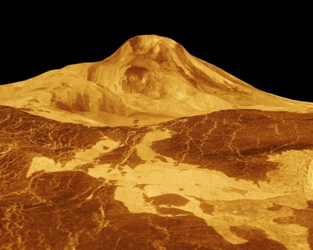 Vulco Maat Mons  o maior vulco em Vnus, com 8 km de altura. A cena  uma reconstruo a partir de dados de radar obtidos pela sonda Magellan.