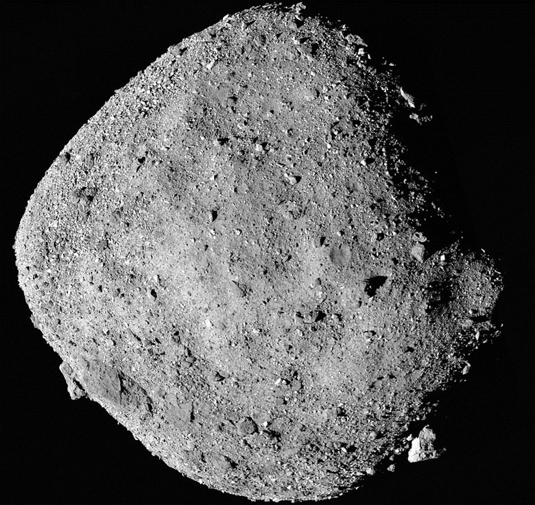 Asteroide 101955 Bennu, registrado pela sonda Osiris-Rex, em 02 de dezembro de 2018, quando a nave estava a apenas 24 km de distncia da superfcie. Crdito: NASA<BR>
