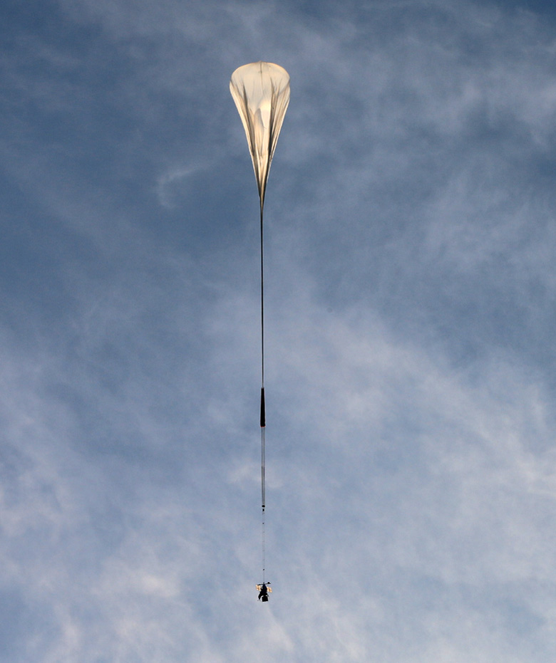Balo SuperBIT durante voo teste sobre o Centro Columbia de Lanamentos de Bales, da Nasa, em junho de 2016. Crdito: Richard Massey/Durham University.<BR>