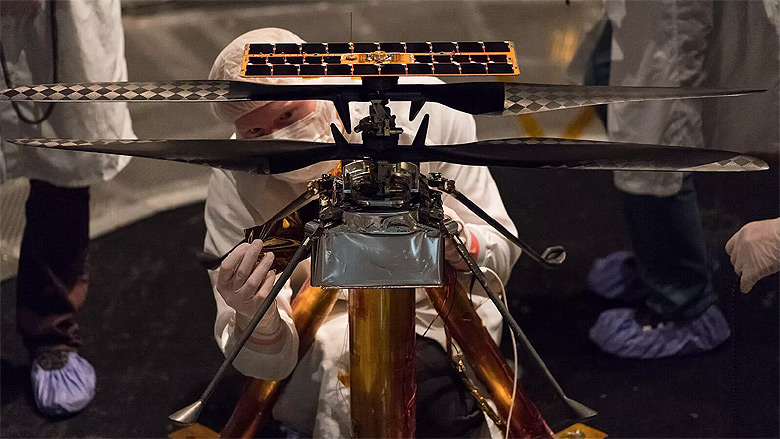 Mini-helicptero Ingenuity, um dos experimentos mais aguardados, ao menos pelo pblico em geral. Segundo os projetistas, Ingenuity pode se distanciar at 300 metros do jipe Perseverance e poder coletar dados telemtricos e imagens em alta resoluo.