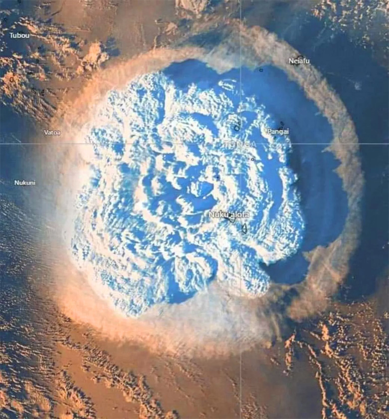 Momento da erupo vulcnica de 15 de janeiro de 2022, ocorrida em Tonga, na Polinsia. Imagem feita pelo satlite geoestacionrio GOES-17.
