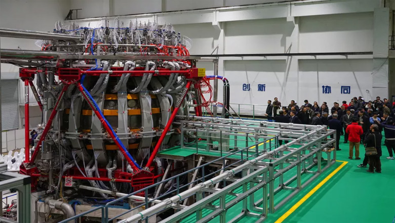 Reator de fusão EAST (Experimental Advanced Superconducting Tokamak) manteve a temperatura do plasma em 70 milhões de graus Celsius por 1056 segundos.