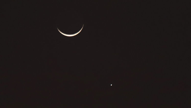 Detalhe da conjuncao Lua Jupiter, clicada por Elisabeth Kimura.  possvel ver a 'luz Cinrea' ou Luz de Galileu na superfcie do satlite. Luz de Galileu  o brilho da luz solar que atinge a Terra e reflete na Lua, iluminando-a.