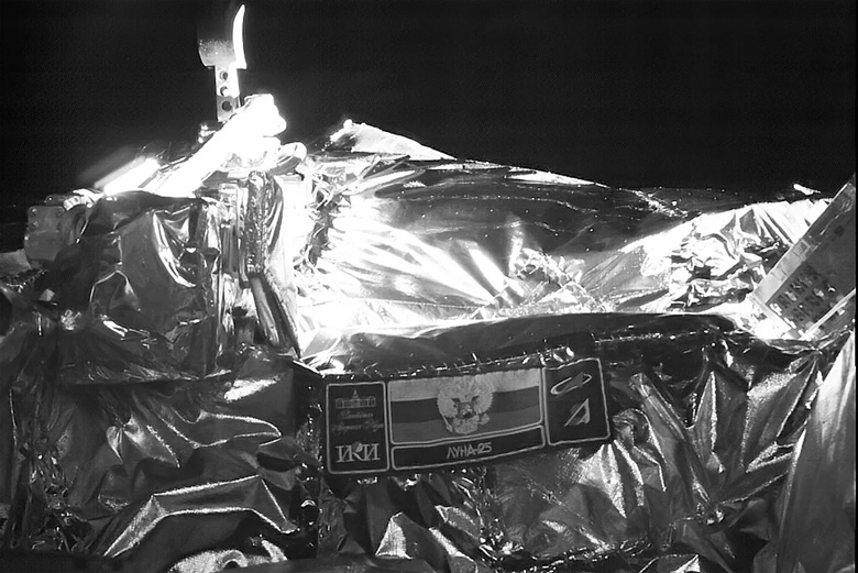 Foto feita em 13 de agosto pela cmera de bordo do Lunar-25, quando a sonda ainda estava a caminho da orbita lunar.