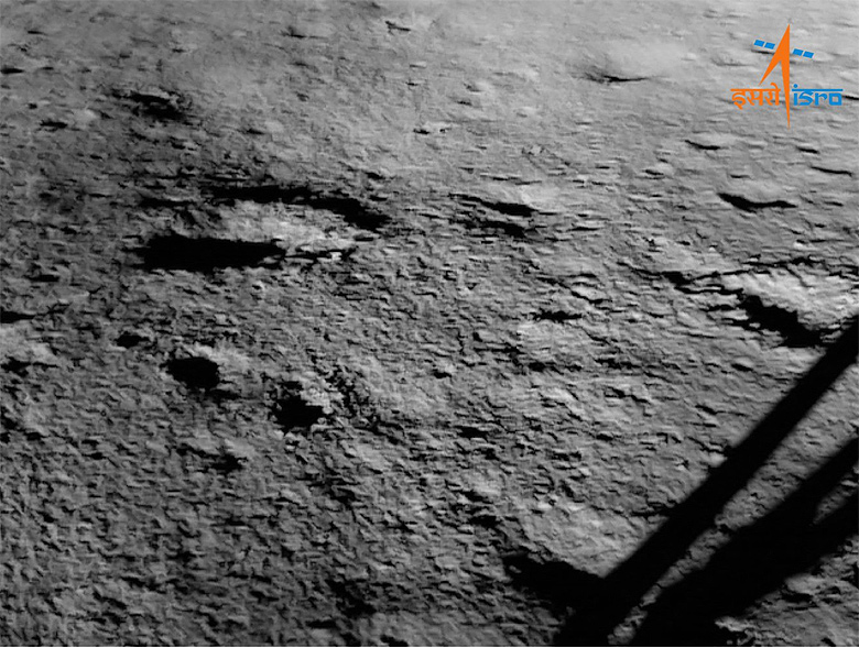 Imagem registrada pelo mdulo de pouso Vikram, instantes aps pousar no polo sul da Lua, em 23 de agosto de 2023. 