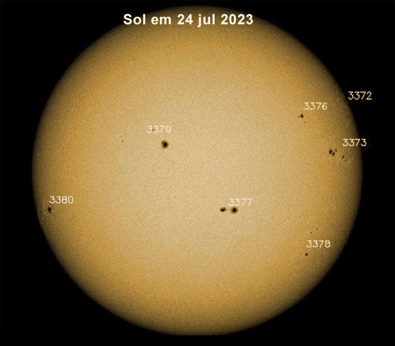 Grande quantidade de manchas registrada pelo satlite SDO, da NASA, na superfcie do Sol no dia 24 de julho de 2023. Crdito: NASA.
