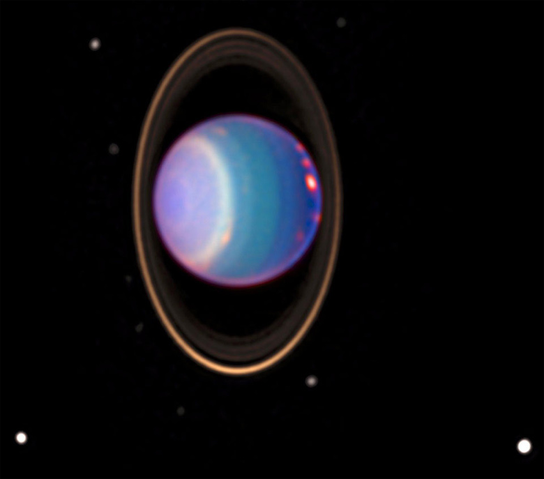 Urano  orbitado por quatro anis principais e 27 luas. O novo estudo sugere que quatro dessas Luas podem manter um oceano lquido abaixo da crosta. Foto: NASA
